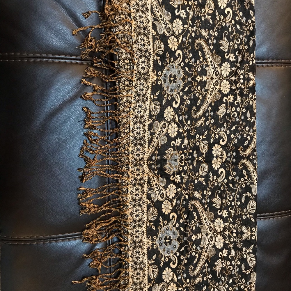 HOST PICK 10/15🎈Gorgeous Scarf - Picture 7 of 8